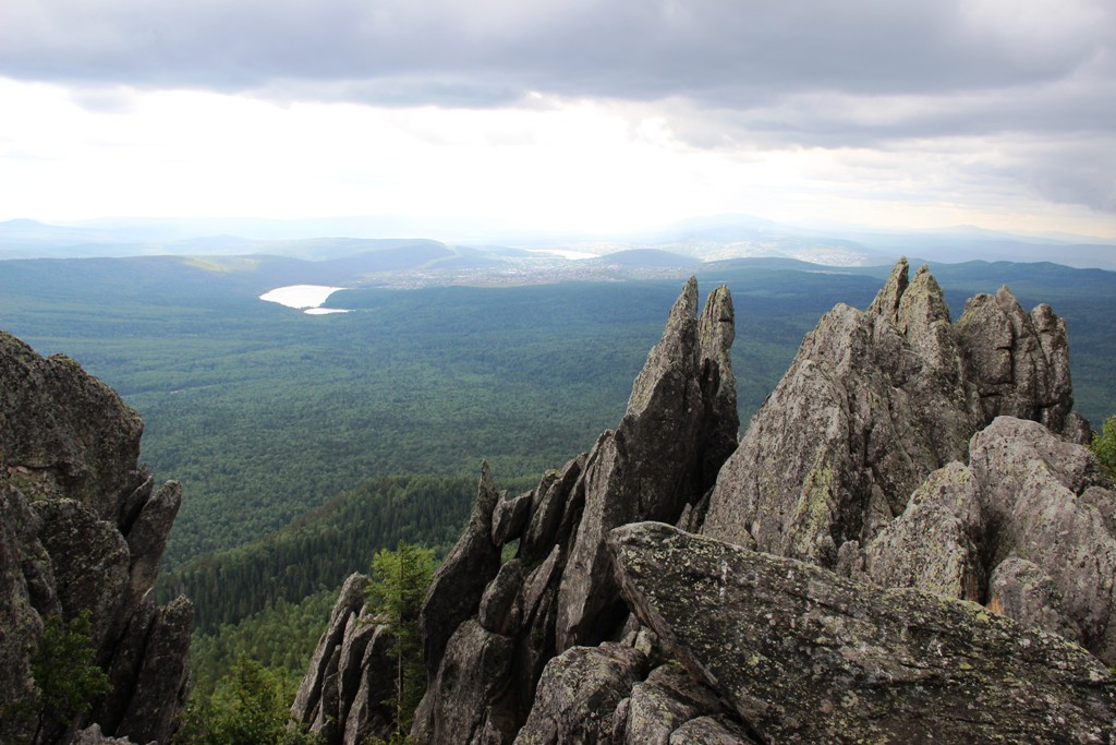 Черная скала фото