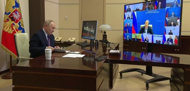 Президент России поручил провести ревизию танкерного флота после ЧП с разливом нефти в Черном море 