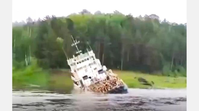 Около 30 тонн дизельного топлива попало в Енисей