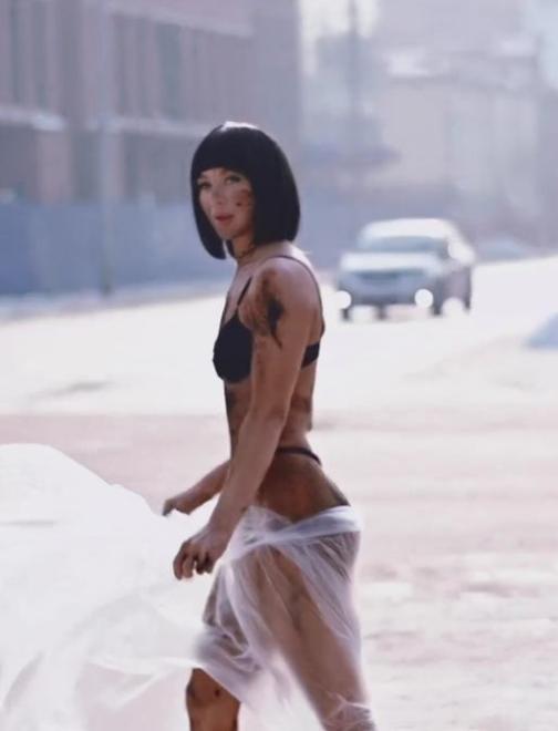 Грязный воздух Красноярска побудил девушек устроить перфоманс