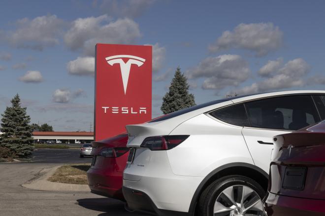 За что Tesla удалили из индекса ESG