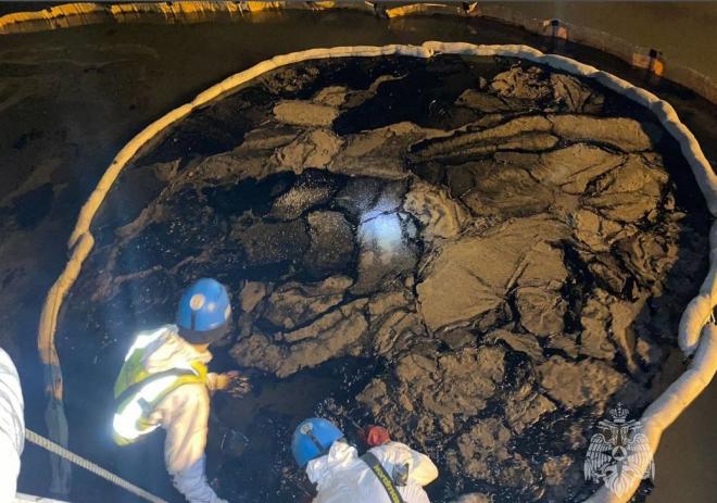 Яхт-клуб в Тамани пролил 3 тонны мазута в залив