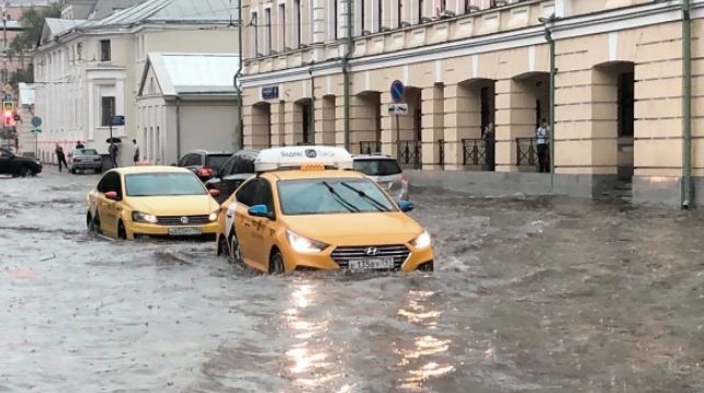Сильнейший с конца XIX века ливень прошел в Москве