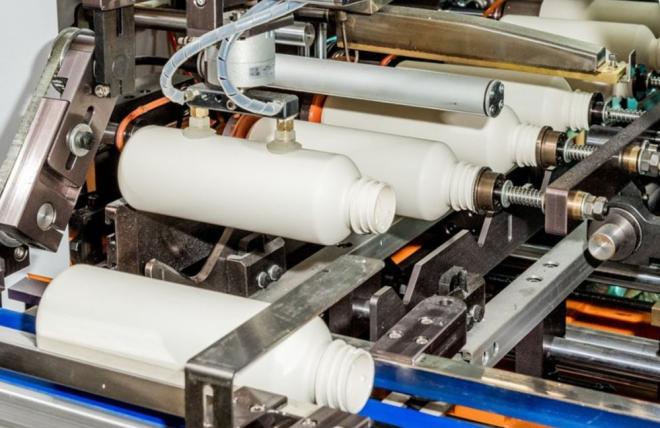 Первая биоразлагаемая бутылка для воды появится на рынке