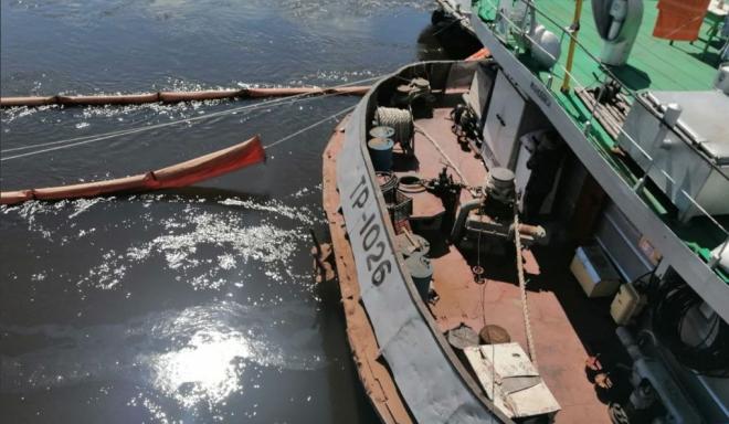 Населению рекомендовано не использовать воду после разлива нефтепродуктов на Лене