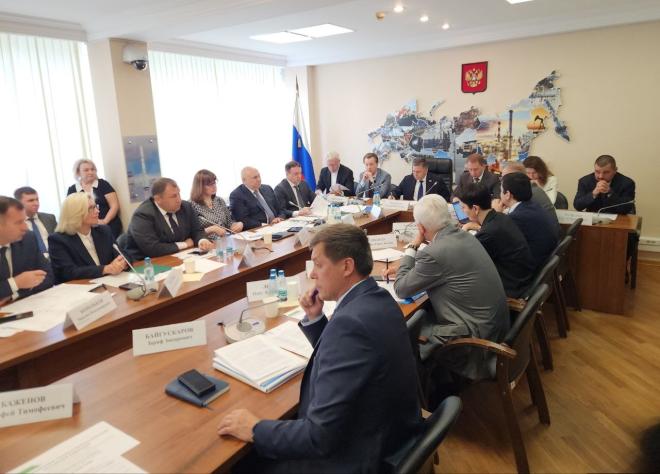 Вопросы топлива для мусоровозов глава Минприроды России Александр Козлов сравнил в своей отрасли со «скорой помощью» 